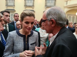 La Reina Letizia conversa con Tío Alberto